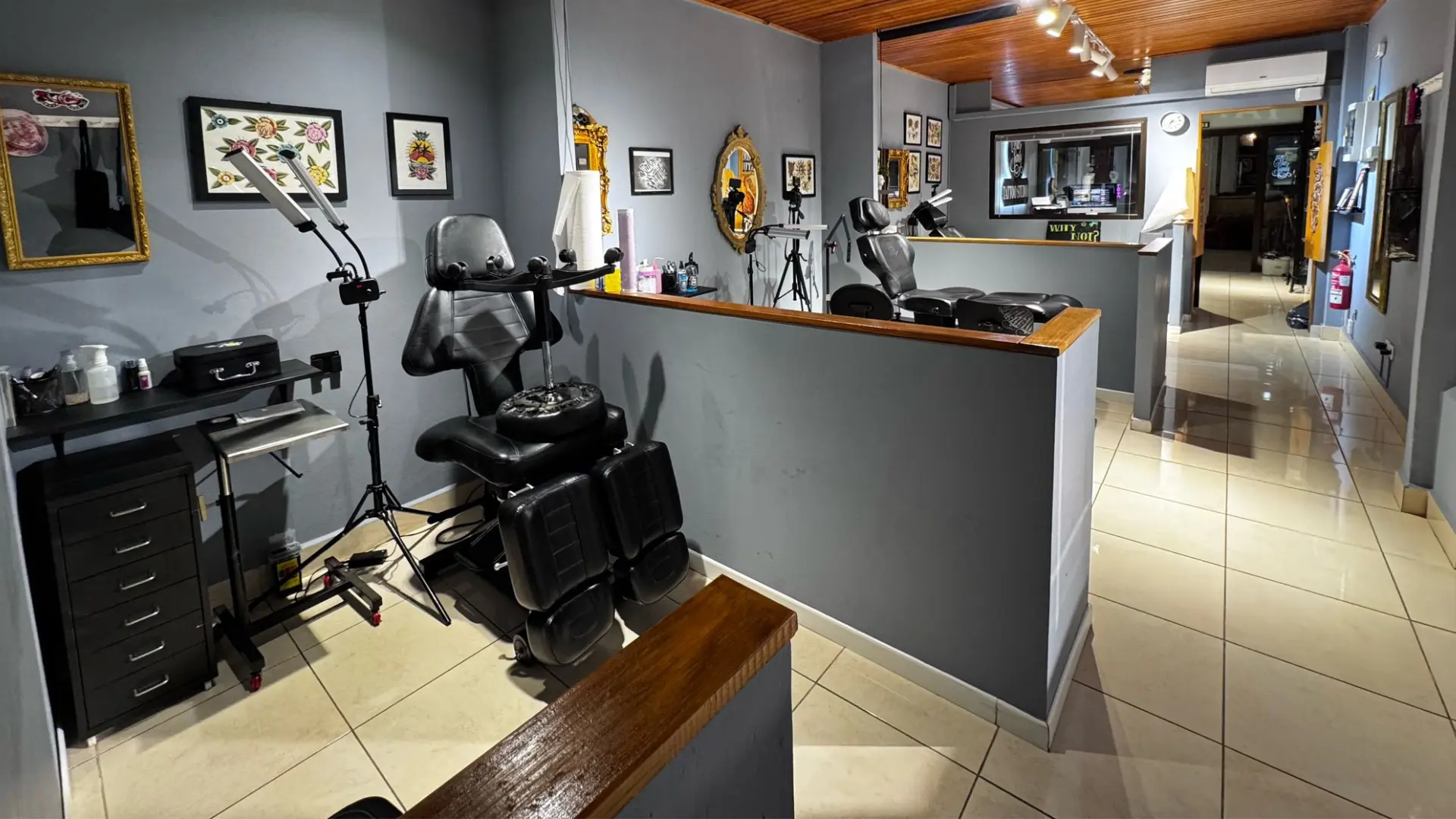 Interior del estudio Mad Family Tattoo
